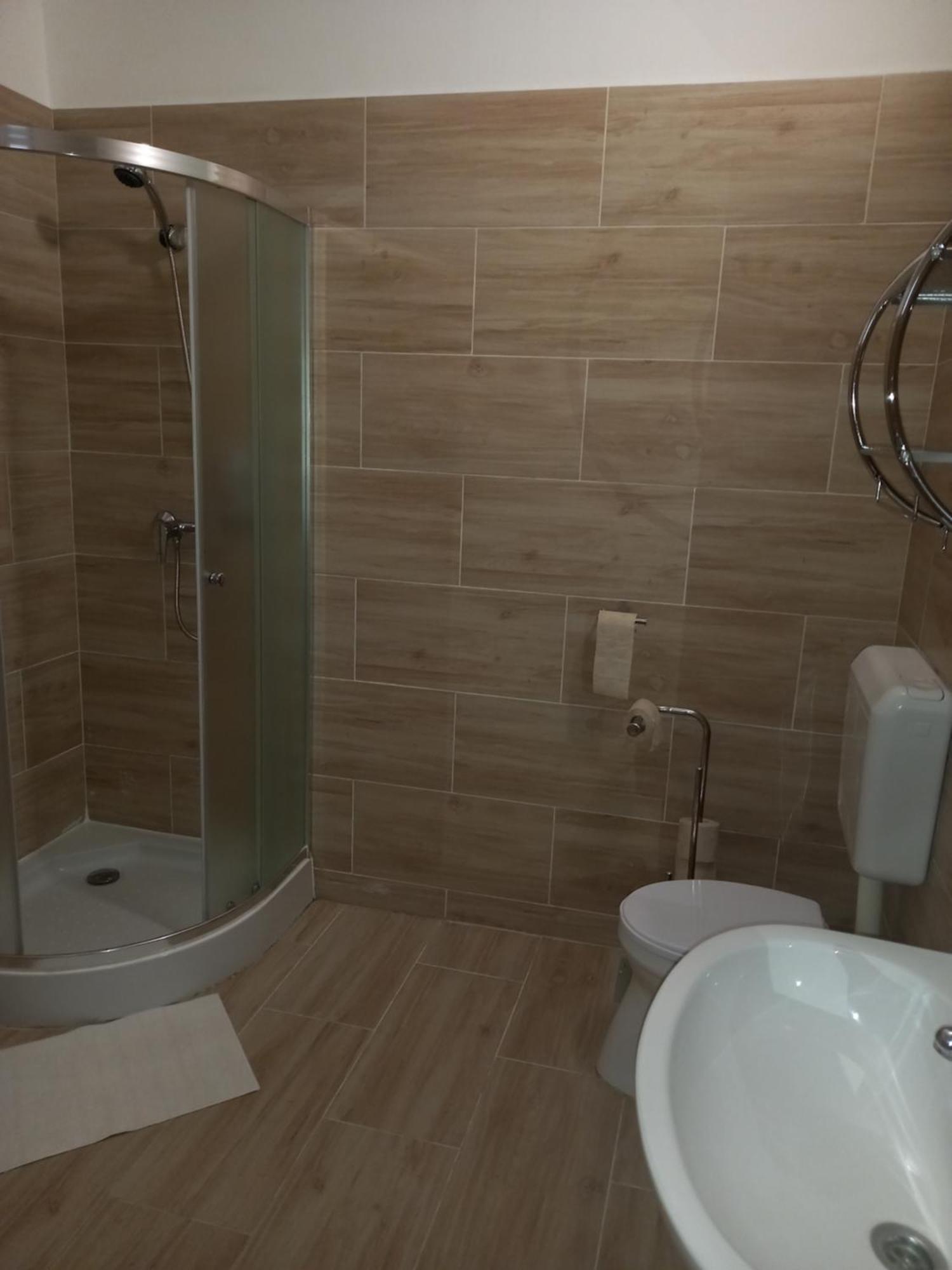 Oereg-To Youth Hostel Тата Экстерьер фото