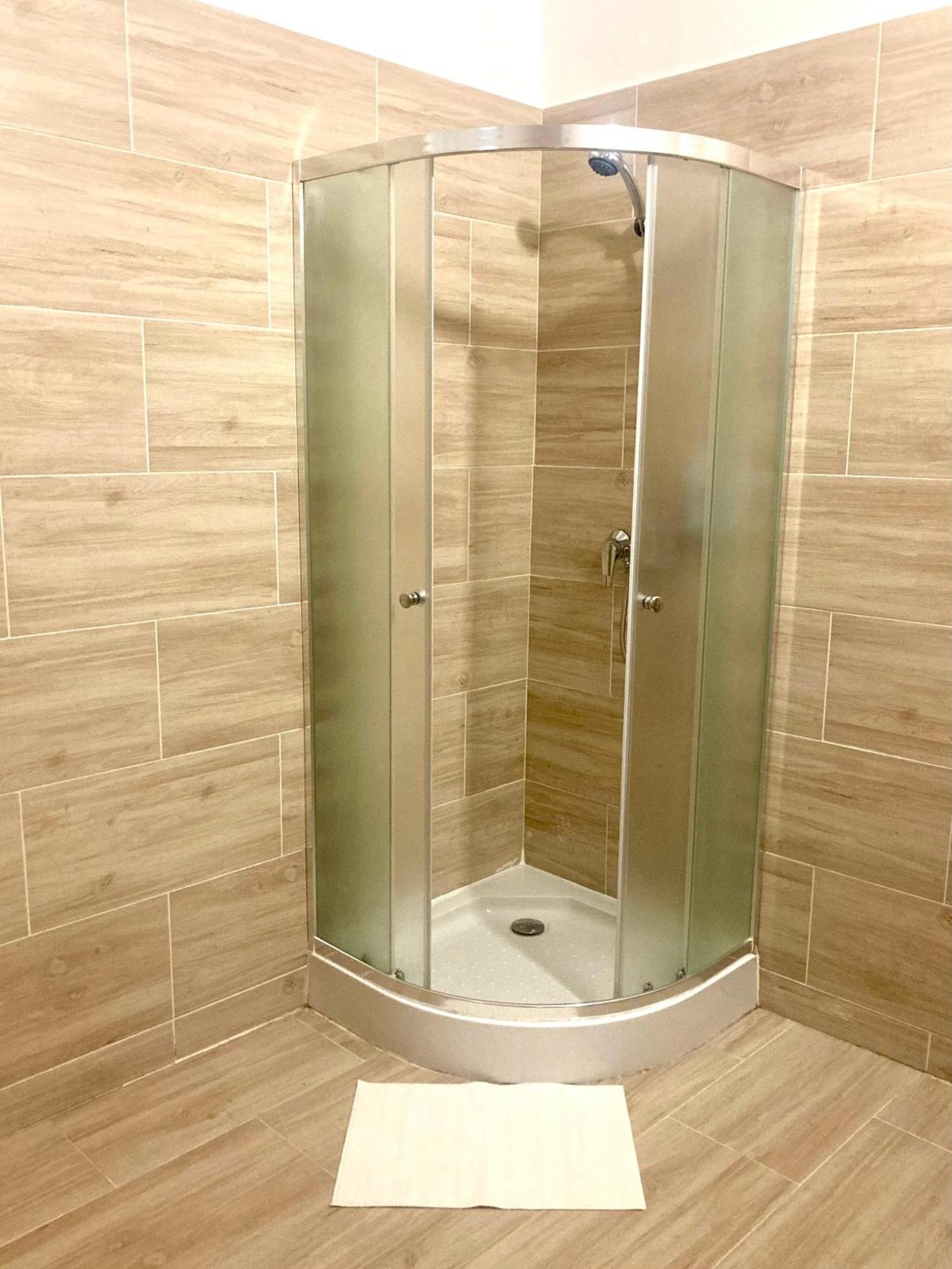Oereg-To Youth Hostel Тата Экстерьер фото