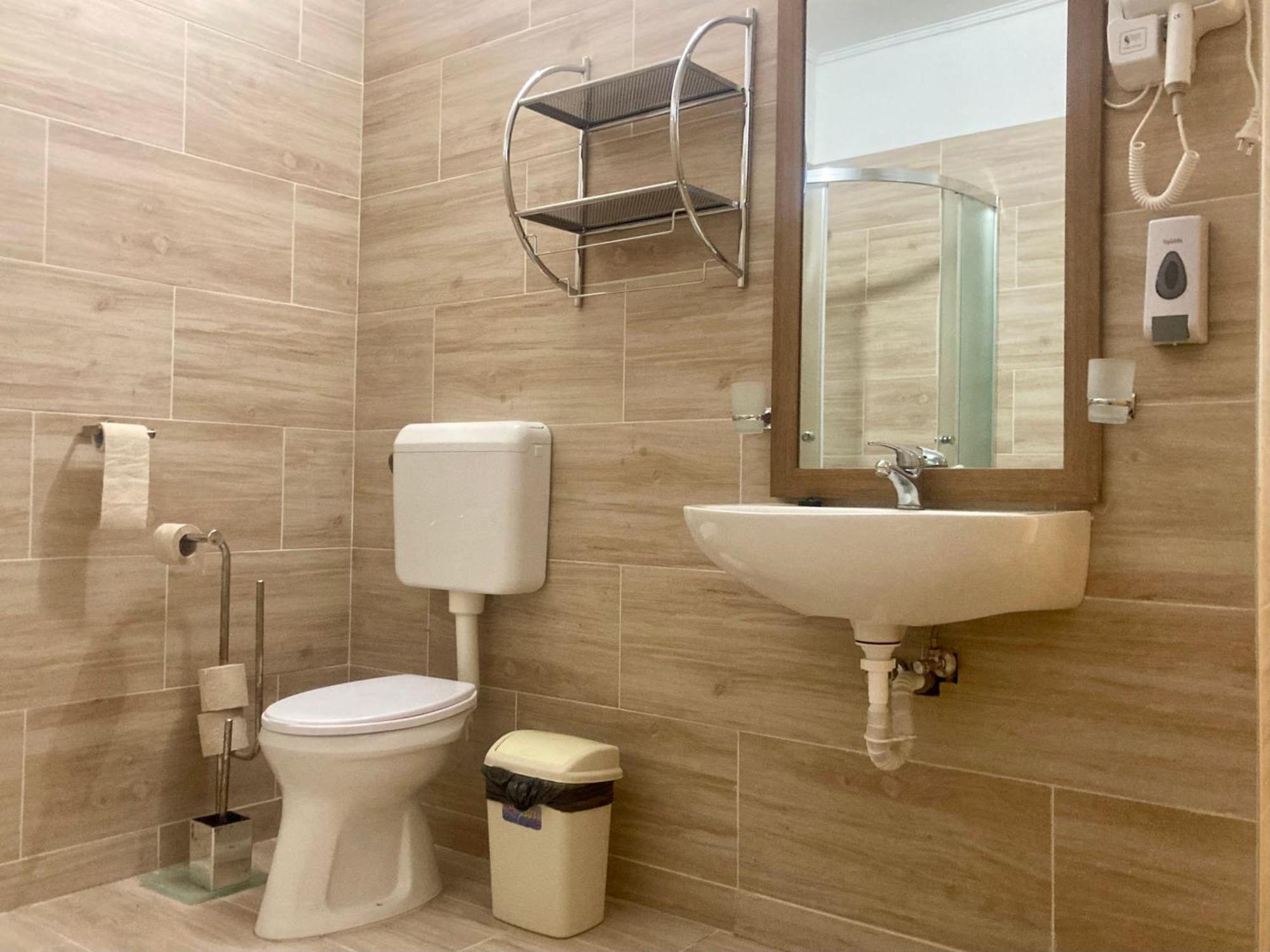 Oereg-To Youth Hostel Тата Экстерьер фото